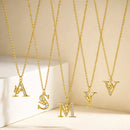 Colar Inicial com Borboleta – Prata 925 Banhada a Ouro 18k